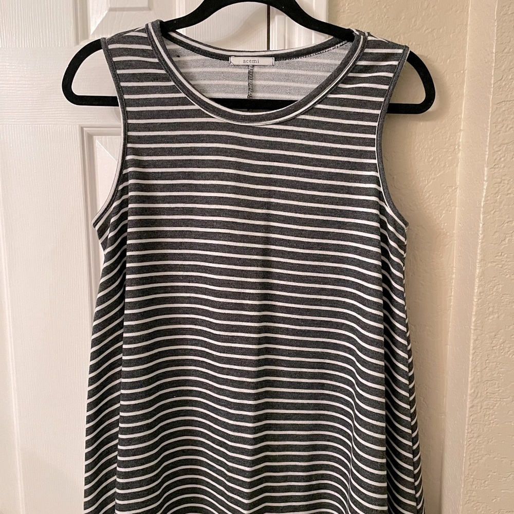 Striped grey tank top m. Super comfy